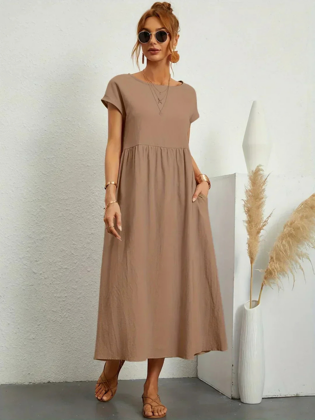 Marianne – Elegant Kjole med Rund Hals