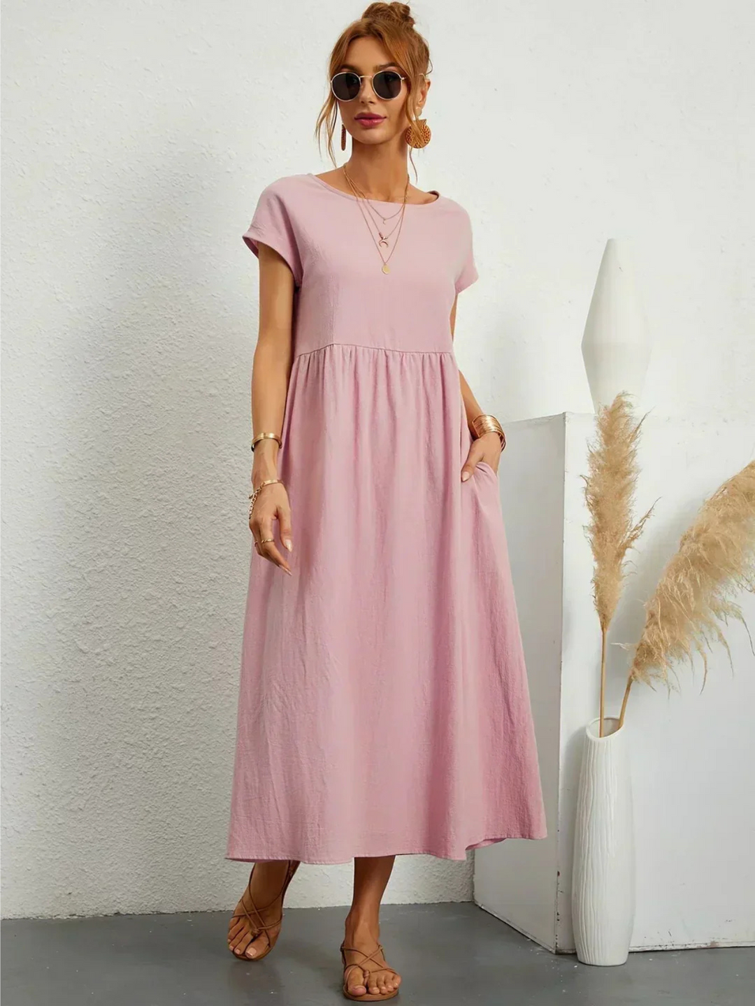 Marianne – Elegant Kjole med Rund Hals