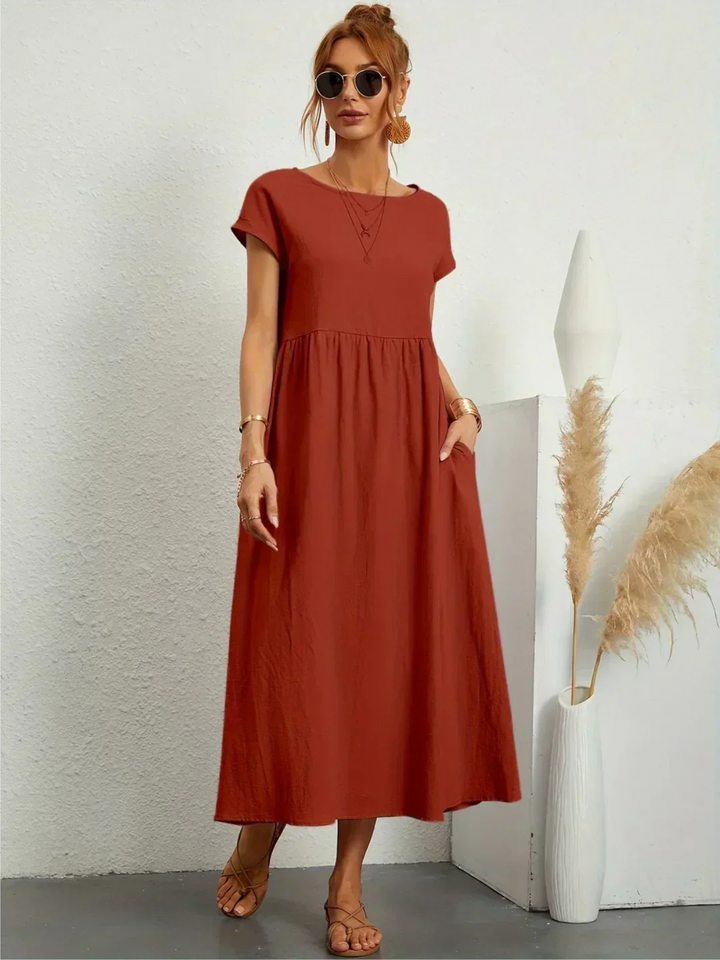 Marianne – Elegant Kjole med Rund Hals