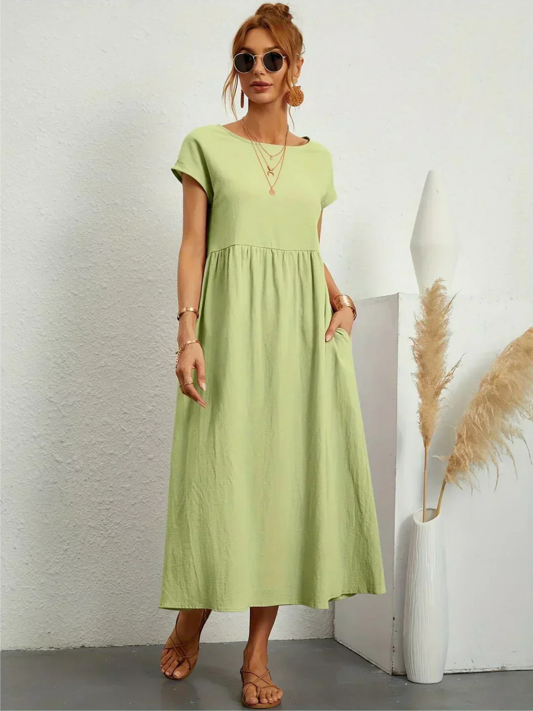 Marianne – Elegant Kjole med Rund Hals